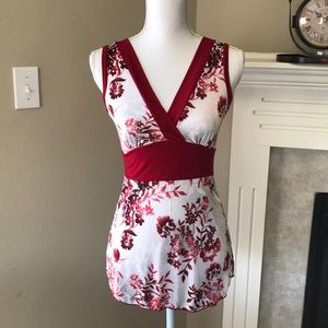 Seventeen fashion v neck red white shirt